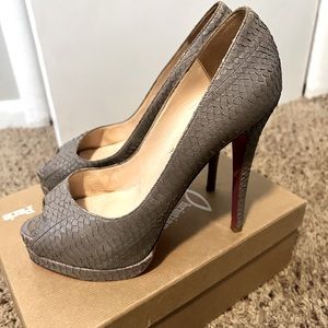 ❤️ Beautiful Louboutin Pumps! ❤️